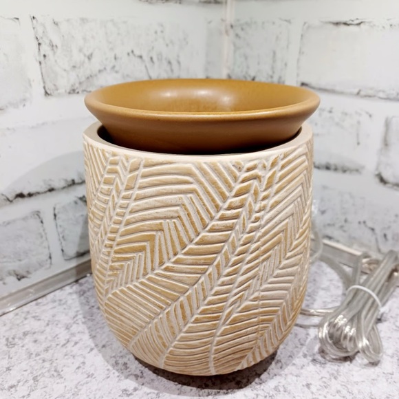 Pink Zebra Other - Pink zebra Imprinted leaf simmer pot (wax warmer)